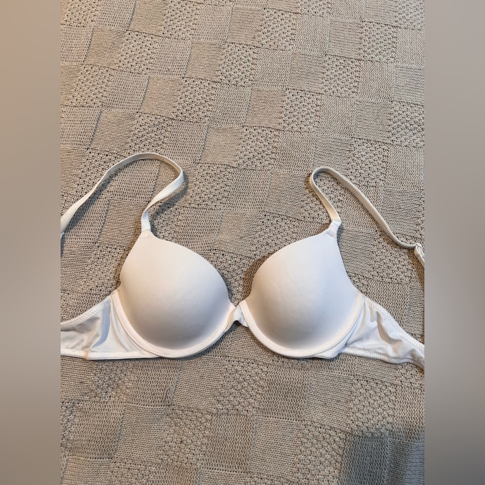 PINK Victoria's Secret Light Cream T-Shirt Bra